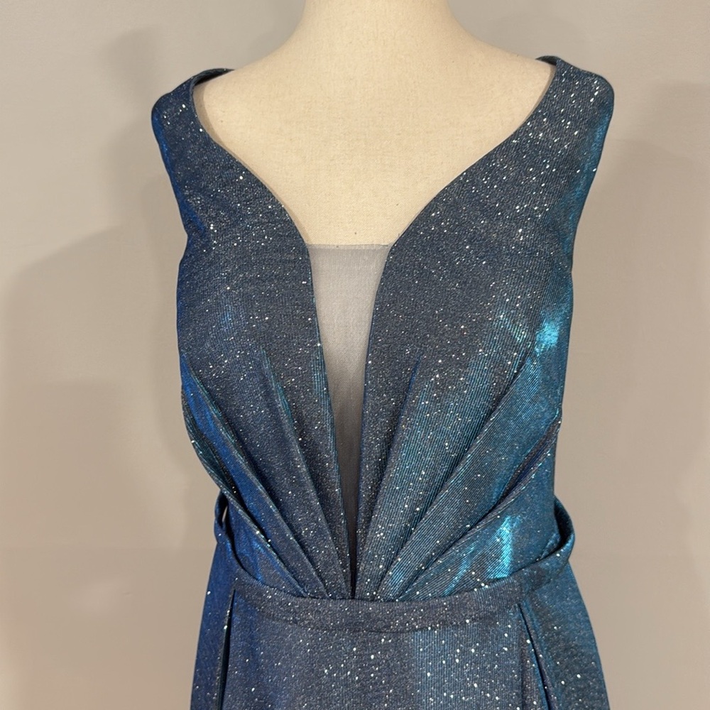 David’s Bridal Illusion Plunge Iridescent Metallic Ball Gown - Picture 7 of 13